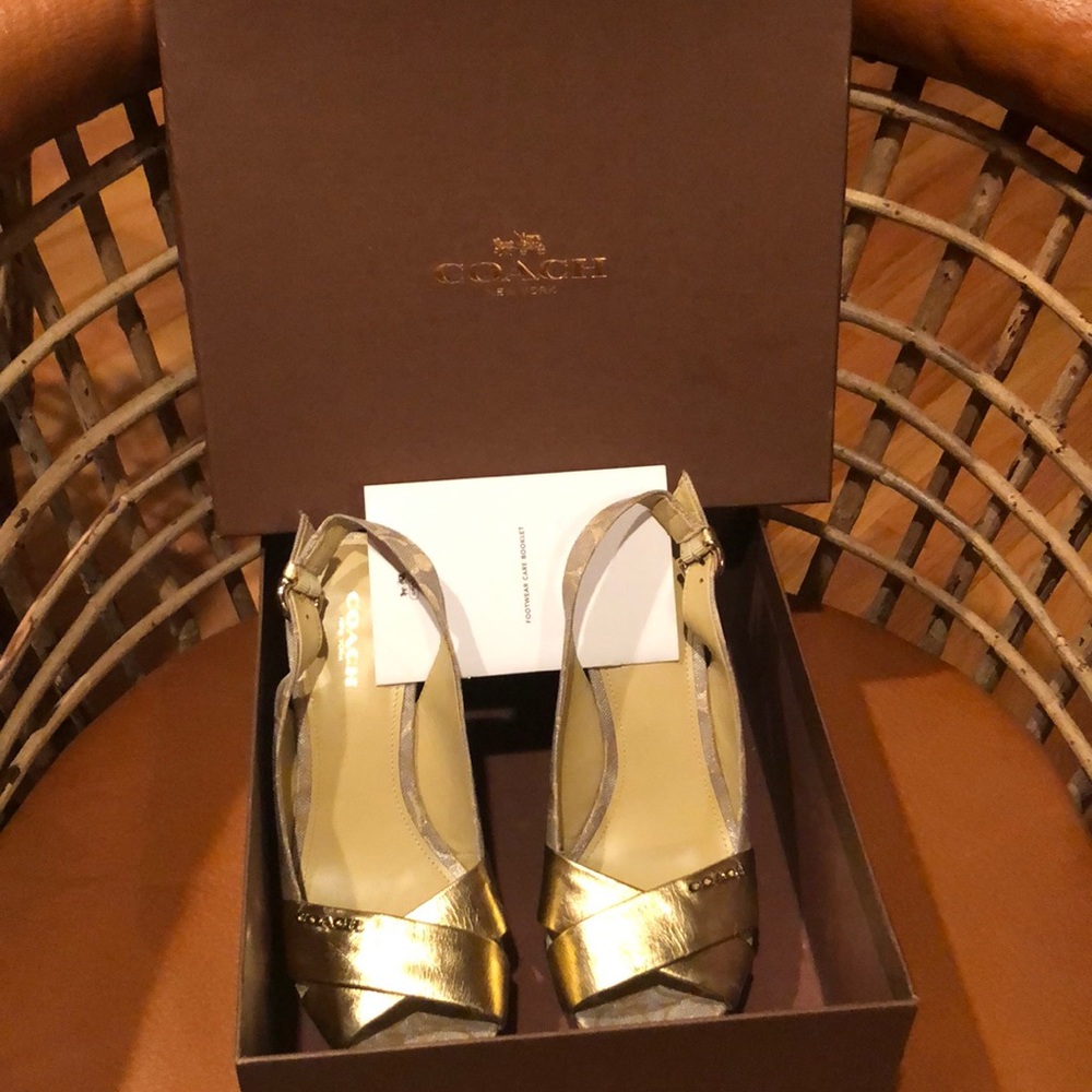 COACH PLATFORM SANDALS 6.5.                  NWOT - Picture 5 of 7